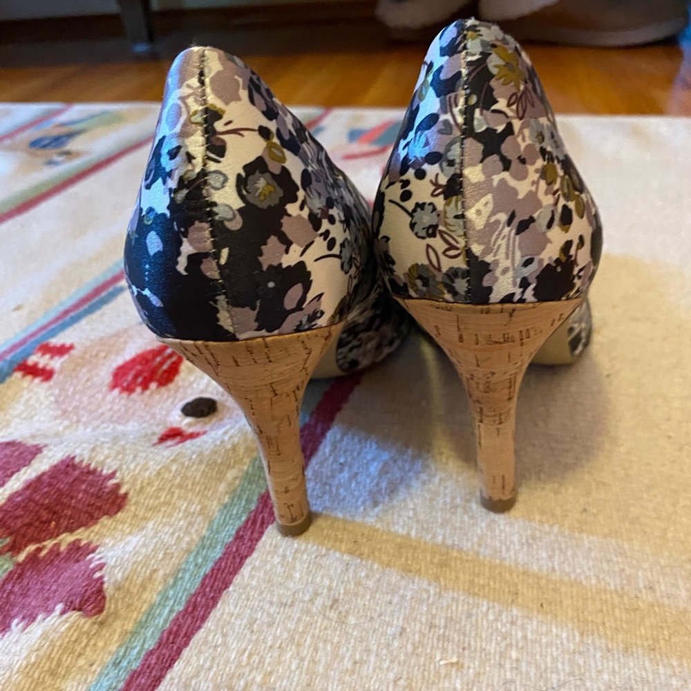 Nine West pump - Picture 6 of 8